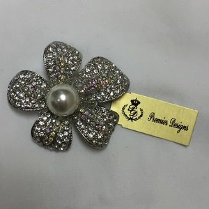 Premier Designs “Prissy” pearl pin